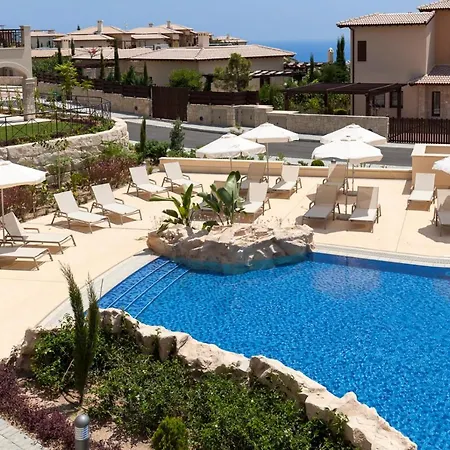 Town House Sleeps 6 With Pool And Air Con