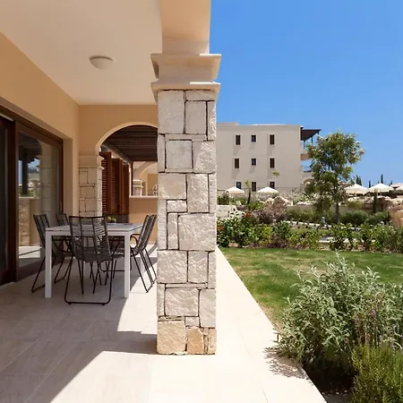 بيت للعطل Town House Sleeps 6 With Pool And Air Con *