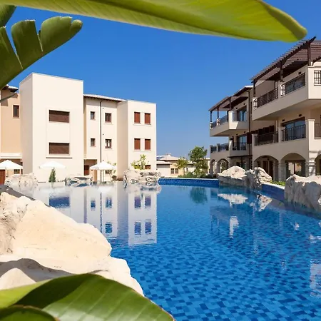 Hébergement de vacances Town House Sleeps 6 With Pool And Air Con Kouklia