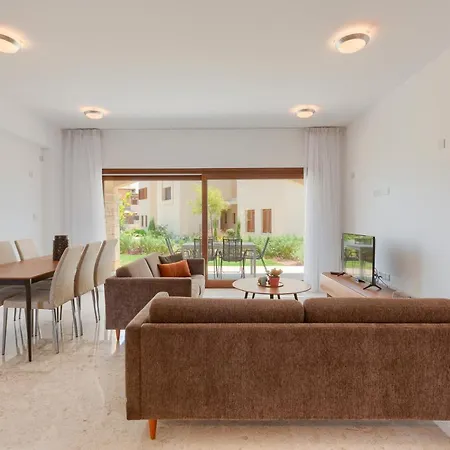 Town House Sleeps 6 With Pool And Air Con * Kouklia