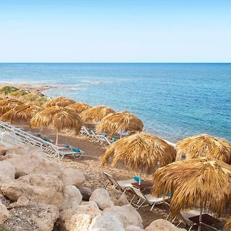 Town House Sleeps 6 With Pool And Air Con بيت للعطل